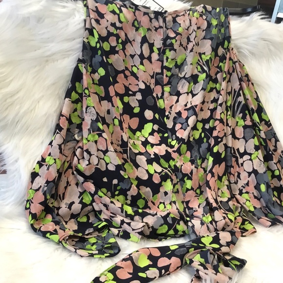 NWT🎉HP🎉 BCBGMAXAZRIA floral cold shoulder blouse - Picture 3 of 5